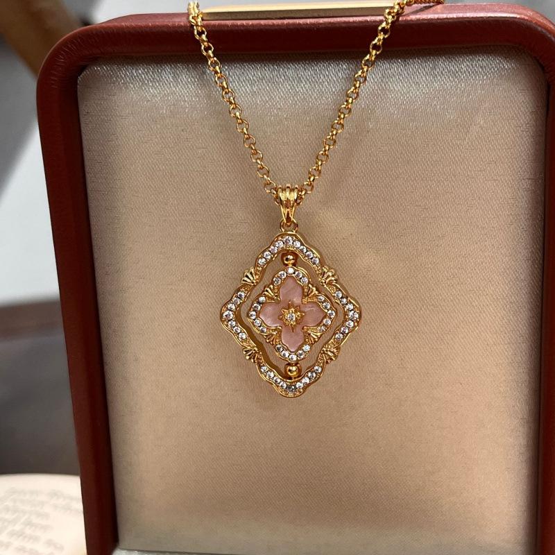 French Antique High-End Sense Versatile Rotating Double-Sided Four-Leaf Clover White Shell Necklace Light Luxury Design Court Style Collarbone Chain