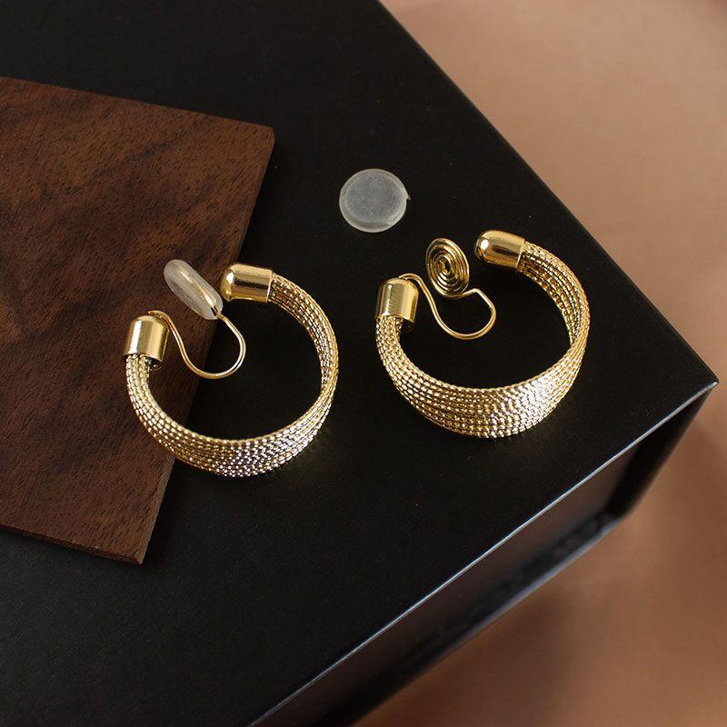 

Fashion Circles Heavy Industry Fashion Elegant Gold Earrings Earless Mosquito Coil Holder A Pair