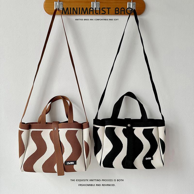 Nischendesign-Strick-Tragetasche, lässige Umhängetasche mit großem Fassungsvermögen