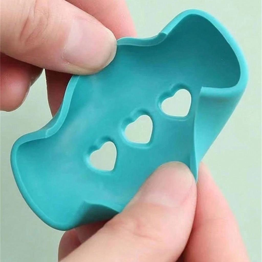 2pcs Silicone Pot Handle Cover, Creative Hollow Out Heart Detail Anti Scald Anti Slip Pot Handle Protector For Kitchen/Kitchen Gadgets/Oven Mitts