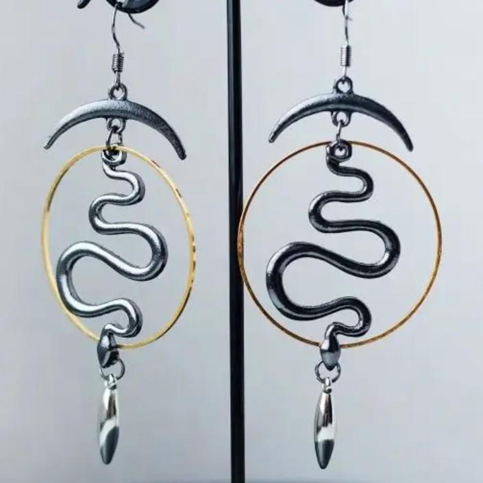 Goth Persönlichkeit Geometrie Großer Kreis Schlangenform Schwarz Halbmond Kugelkopf Quasten Hängeohrringe für Damen Halloween Schmuck