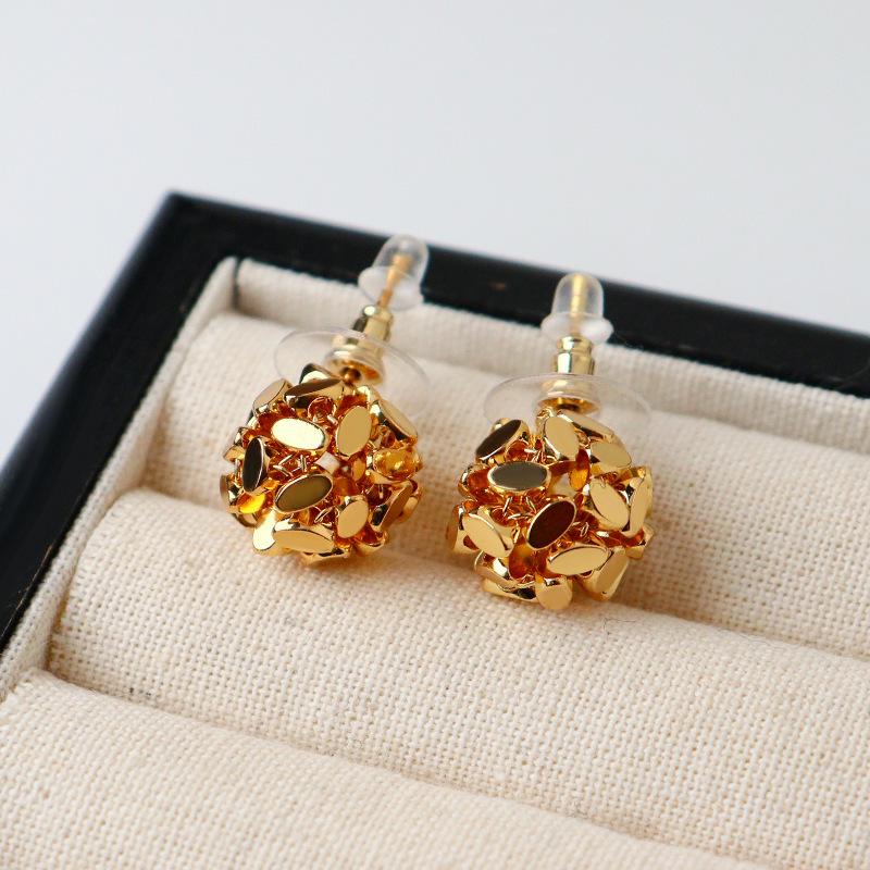 

Oval Leaf Round Ball Earrings Vintage Punk Earrings High Sense Fashion Personality Earrings Women