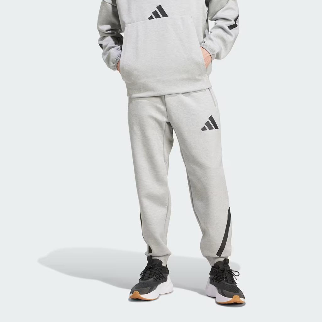 adidas ZNE. Hose Mode Logo Stilvoll Kordelzug Retro Sport Strickhose Herrenhose Mittelgrau JF2446