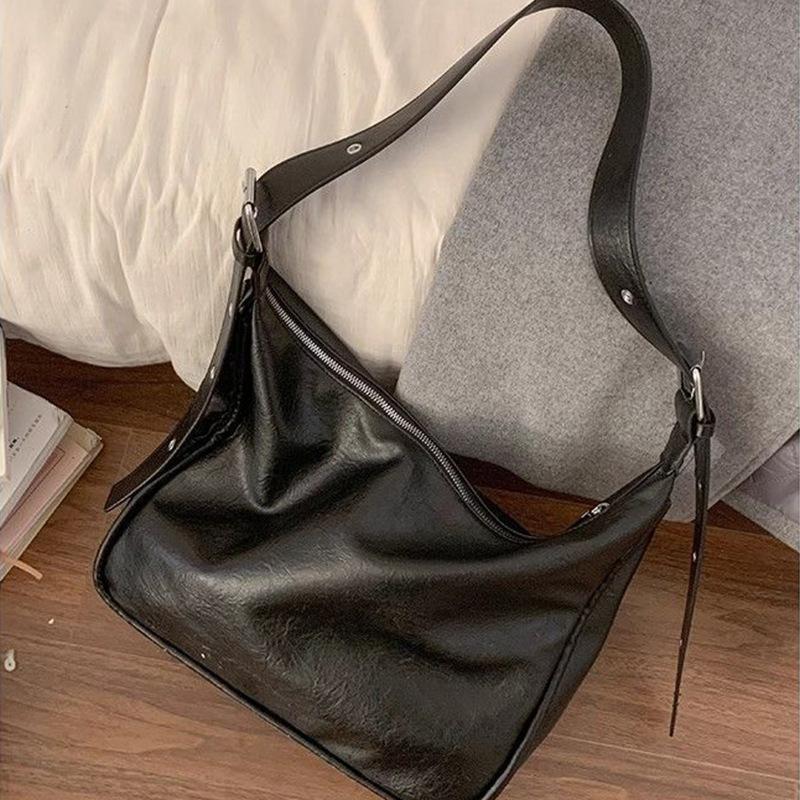 

Retro fashion large-capacity bag women s new autumn and winter pleated texture tote bag versatile shoulder bag