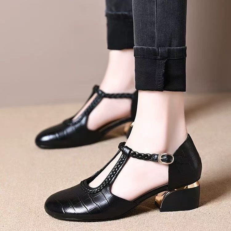Summer new fashion baotou woven stone pattern thick heel single shoes temperament versatile simple sandals hollow shoes