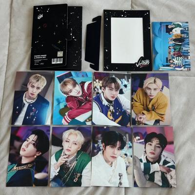 STRAY KIDS Skige Pop-Up Endy Paper Frame & Photo Set Used