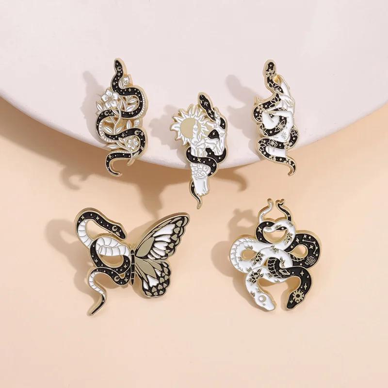 

Creative Animal Brooch Metal Badge Black White Snake Butterfly Metal Clothing Accessories Pins for Clothes