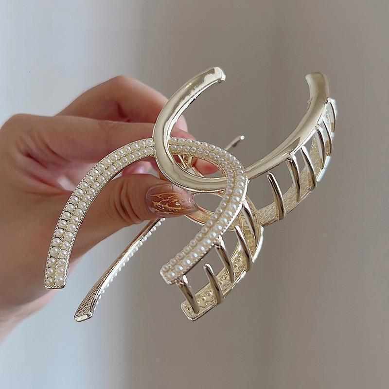High-Quality Double C Pearl Hairpin: Elegant Electroplated Shark Clip for Stylish Hair Grabbing