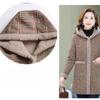 Mulheres Adicionar Veludo Xadrez Casaco Feminino Tops Femininos Meia Idade Mulheres Comprimento Médio Algodão-Acolchoado Jaquetas Inverno Com Capuz Quente À Prova de Frio Sobretudo