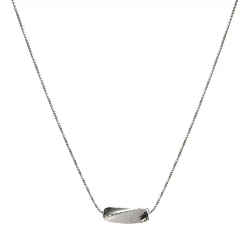 Geometric Women's Necklace: Non-fading, Luxurious Clavicle Chain for Versatile and Elegant Style