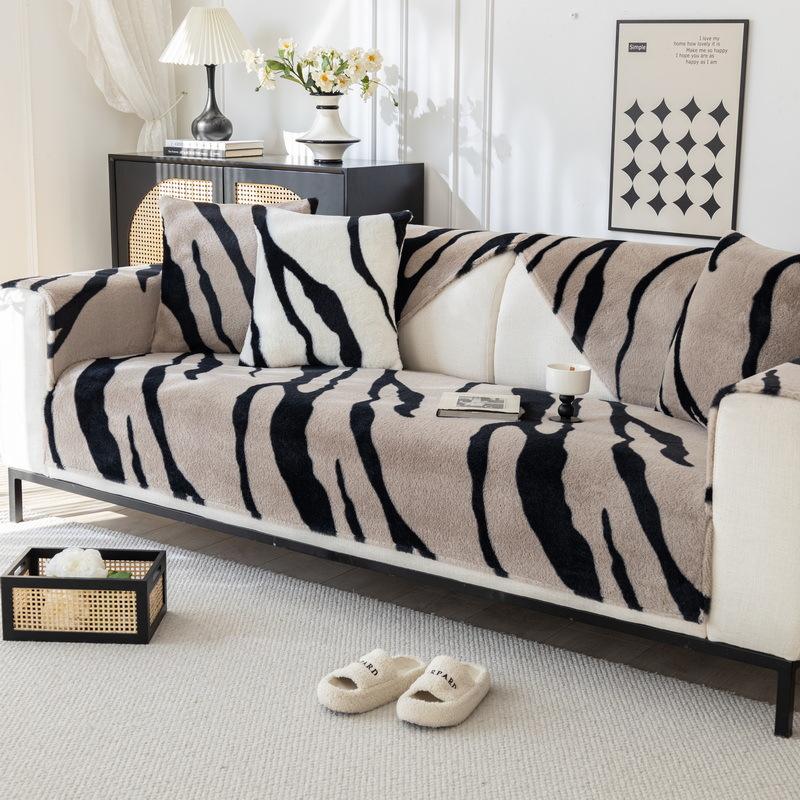 

Зимняя плюшевая полосатая диванная подушка, новый всесезонный чехол для дивана из кроличьего бархата, теплая бархатная подушка 70*70cm