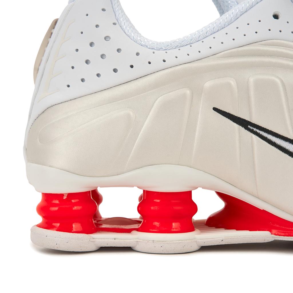 Nike Tênis Feminino Shox R4 Phantom Vermelho Picante Branco Creme AR3565-103
