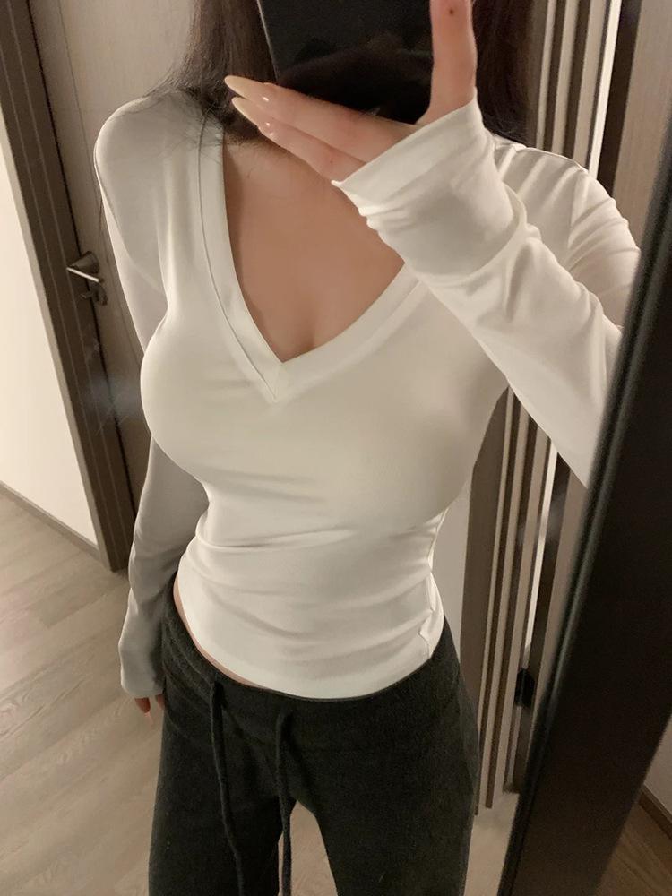 Women's Slim Fit White V-Neck Long Sleeve Base Layer Top with Velvet, Perfect for Autumn and Winter