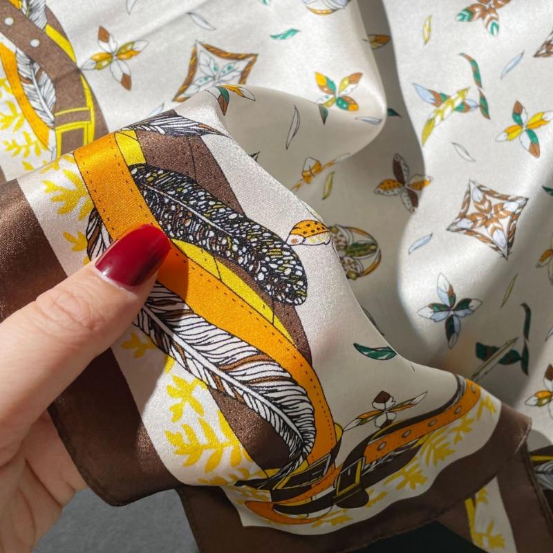 Light luxury classic four-leaf clover silk silk scarf women's light luxury high-grade mulberry silk scarf business gift square scarf scarf