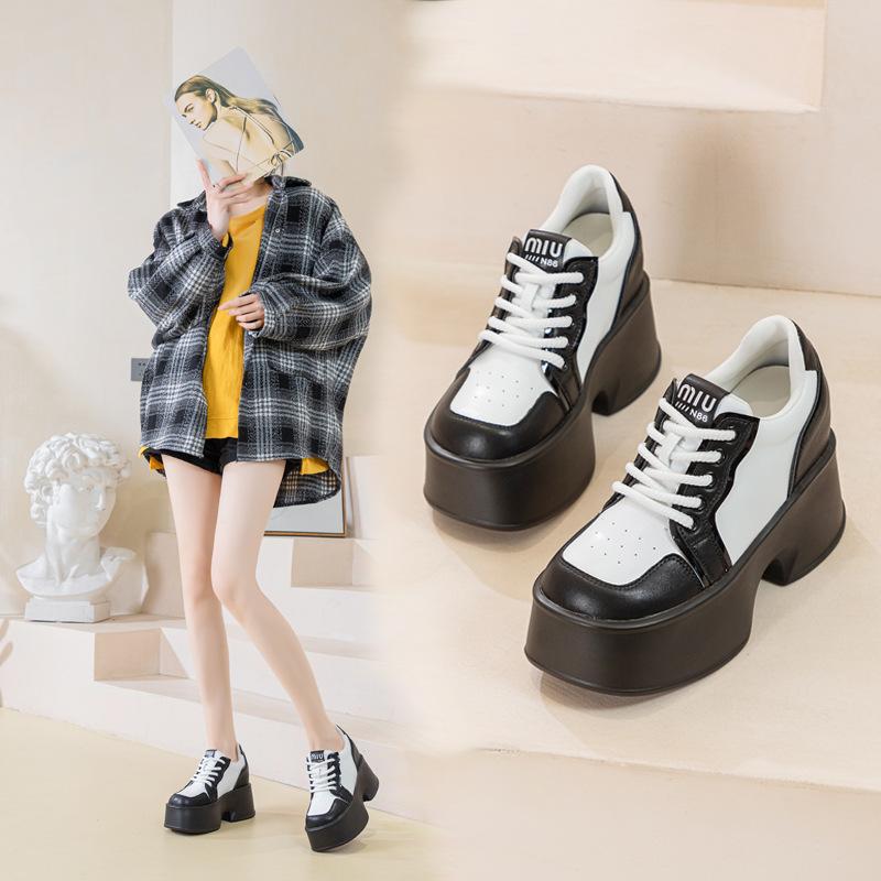 Korean version of panda color scheme women's shoes in the spring of 2025 popular thick soles increase by 11 cm fashion muffin shoes trend