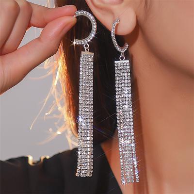 Dlouhé dámské třásňové náušnice plné diamantů