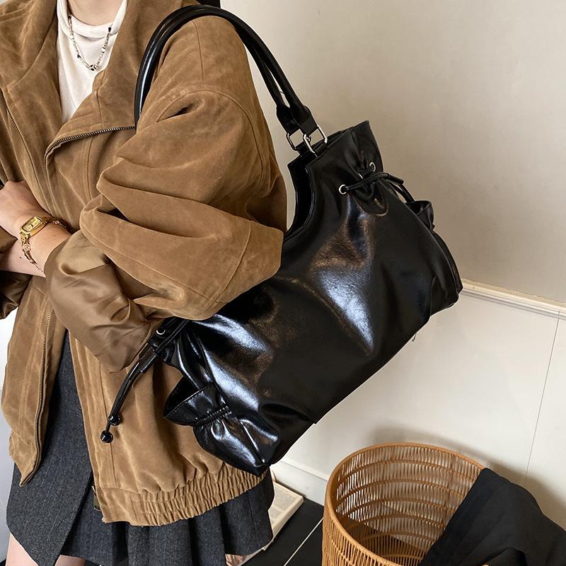 Premium Sense Niche Bag Women's Autumn and Winter 2025 New Retro Shoulder Messenger Bag Women's Portable Tote Bucket Bag