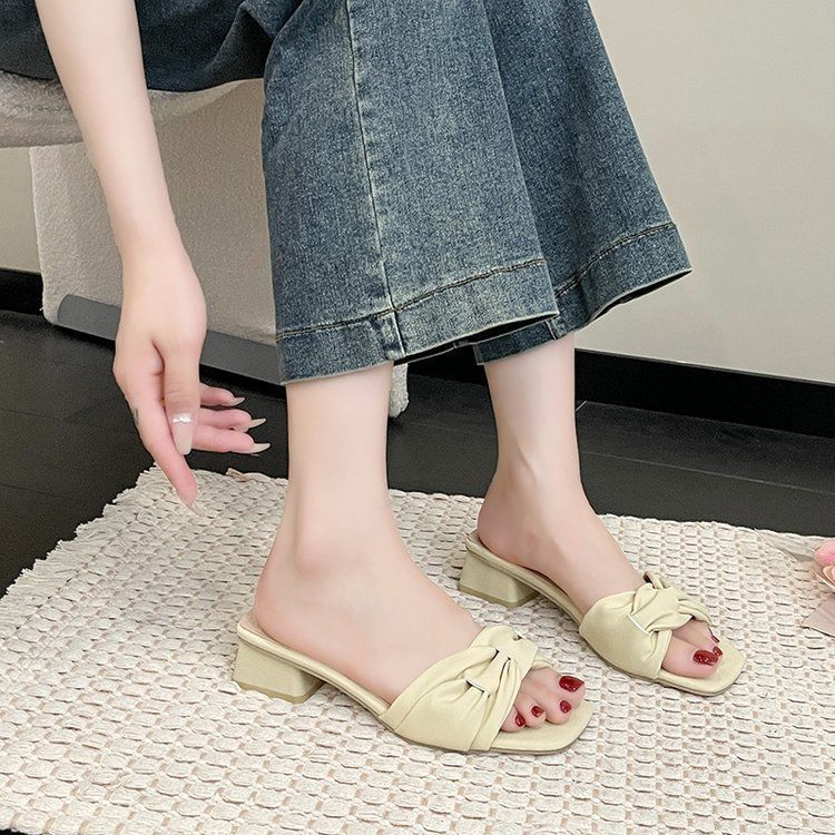 Small, Fresh and Light Outer Wear One-word Slippers for Women 2025 Summer New Fashionable and Versatile Casual Thick-heeled Cool Slippers for Women