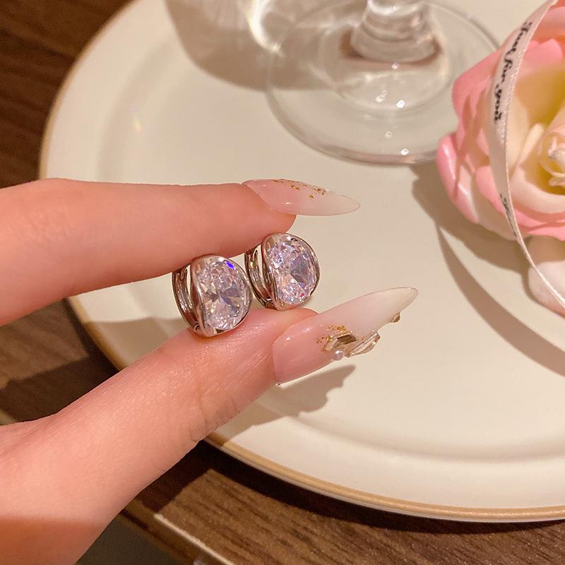 Delicate Zircon Cute Clip Earrings Female Buckle Ear Cuff No Piercings Fake Cartilage Ear For Women 2025 Fashion Zircon