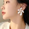 Elegant Minimalist White Petal Earrings: No-Piercing High-End Ear Clips for Women