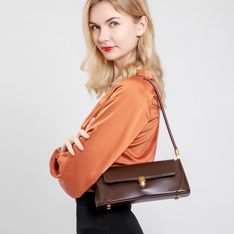 2025 Trendy Women's French Retro Baguette Shoulder Bag