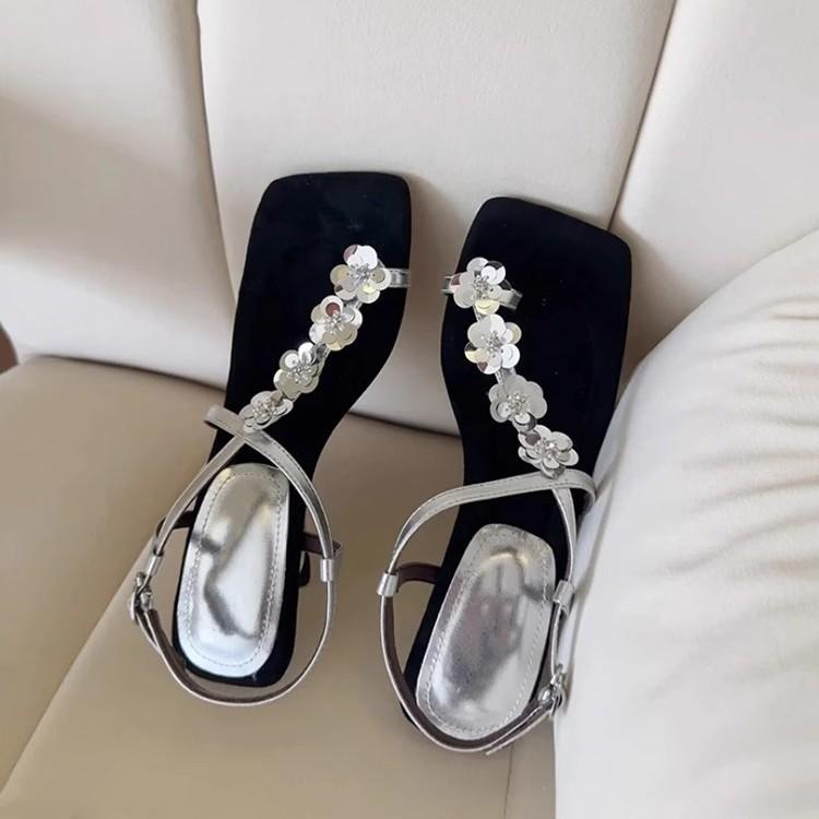 Lammfellversion~ Quadratkopf Paillettenblume Zehensandalen Damen Französisch exquisiter Rock Ein Wort mit Keilabsatz Römersandalen