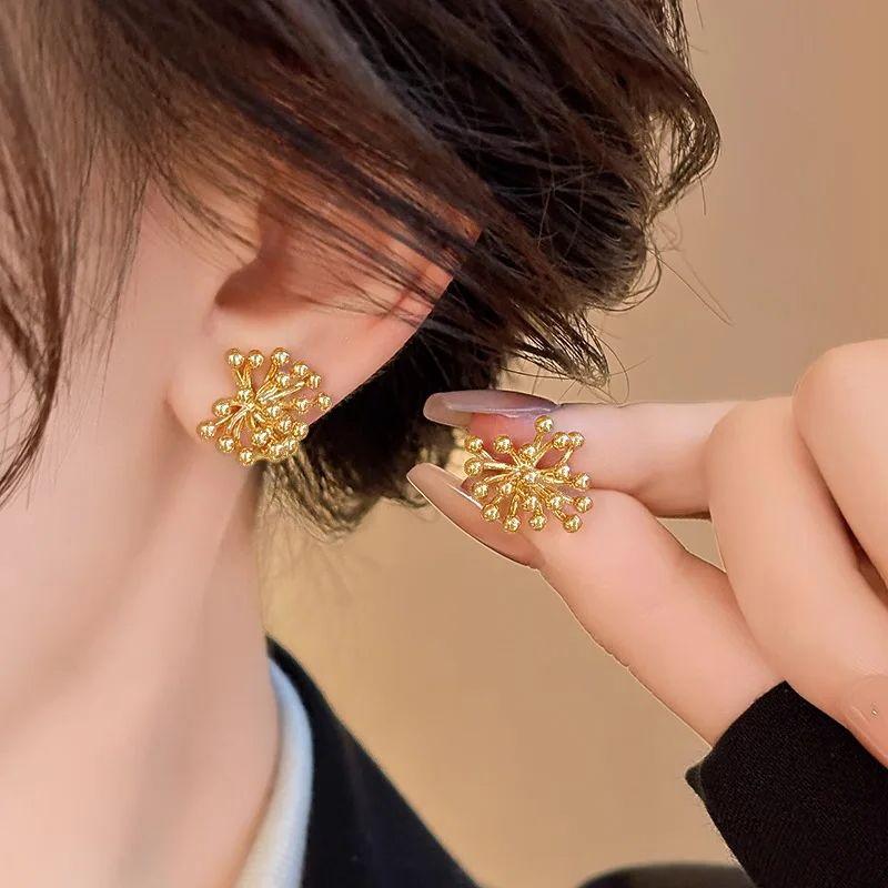 Orecchini a lobo in metallo color oro con design a fiore, perline, per donna, minimalisti, a bocciolo, accessori gioielleria