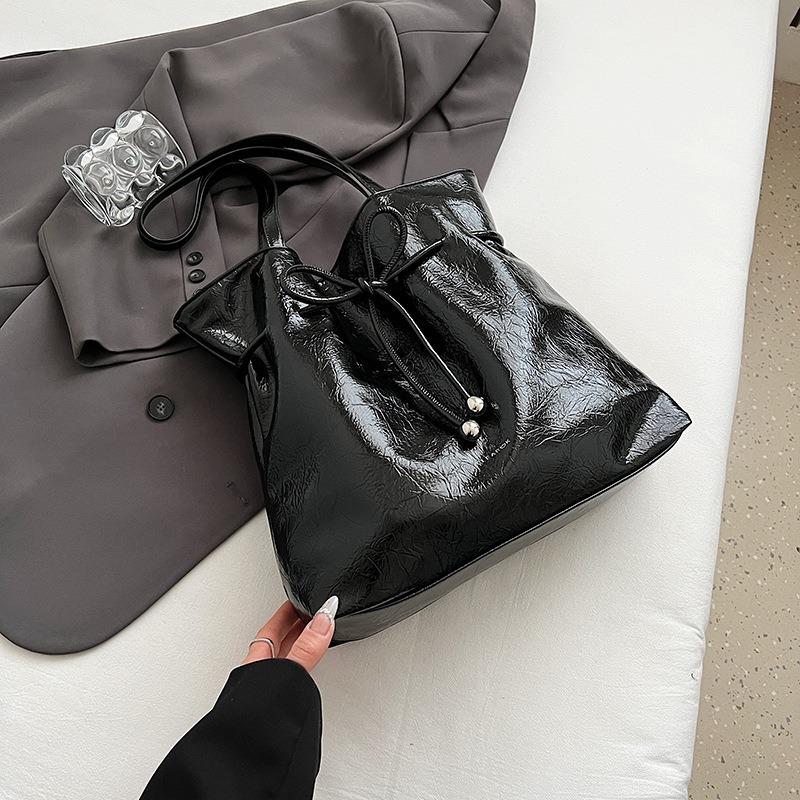 Simple large-capacity tote bag women's bag 25 new high-end bucket bag simple shoulder handbag