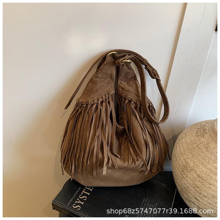 

New retro large-capacity bag autumn and winter underarm suede fringed versatile tote bag premium commuter shoulder bag