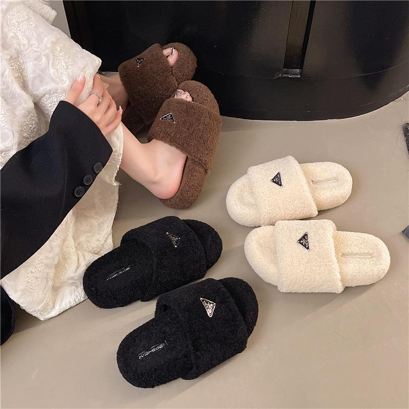 Thick-soled Fluffy Slippers Women's Outer Wear 2025 New Autumn and Winter Fluffy White Fluffy Shoes Internet Celebrity Super Fire Cotton Drag