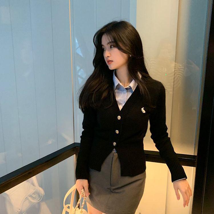 2025 Autumn/Winter V-neck Long Sleeve Knit Cardigan with Rabbit Embroidery – College Style Age-Reducing Versatile Top