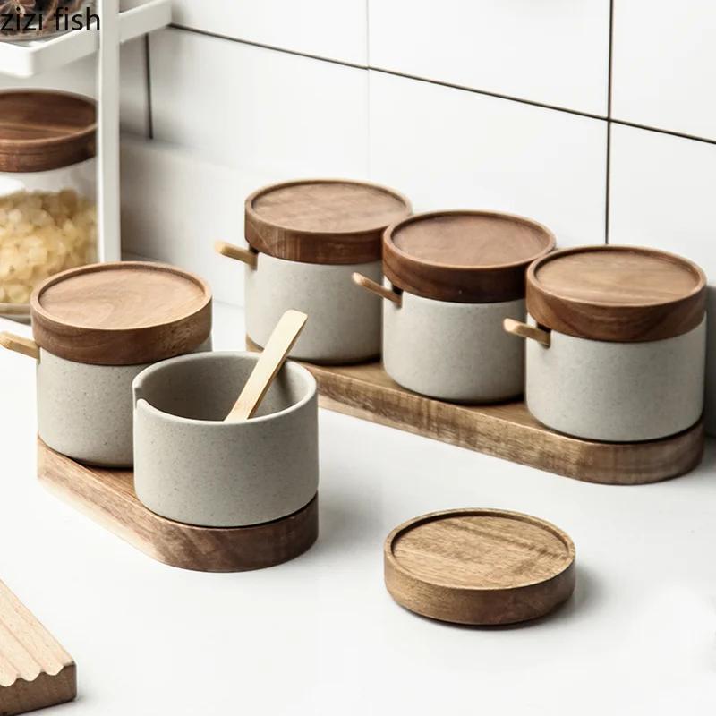 European Kitchen Spice Pepper Storage Bottle Round Ceramic Seasoning Jar with Wooden Lid Salt Pepper Jar Kitchen Tools Porcelain