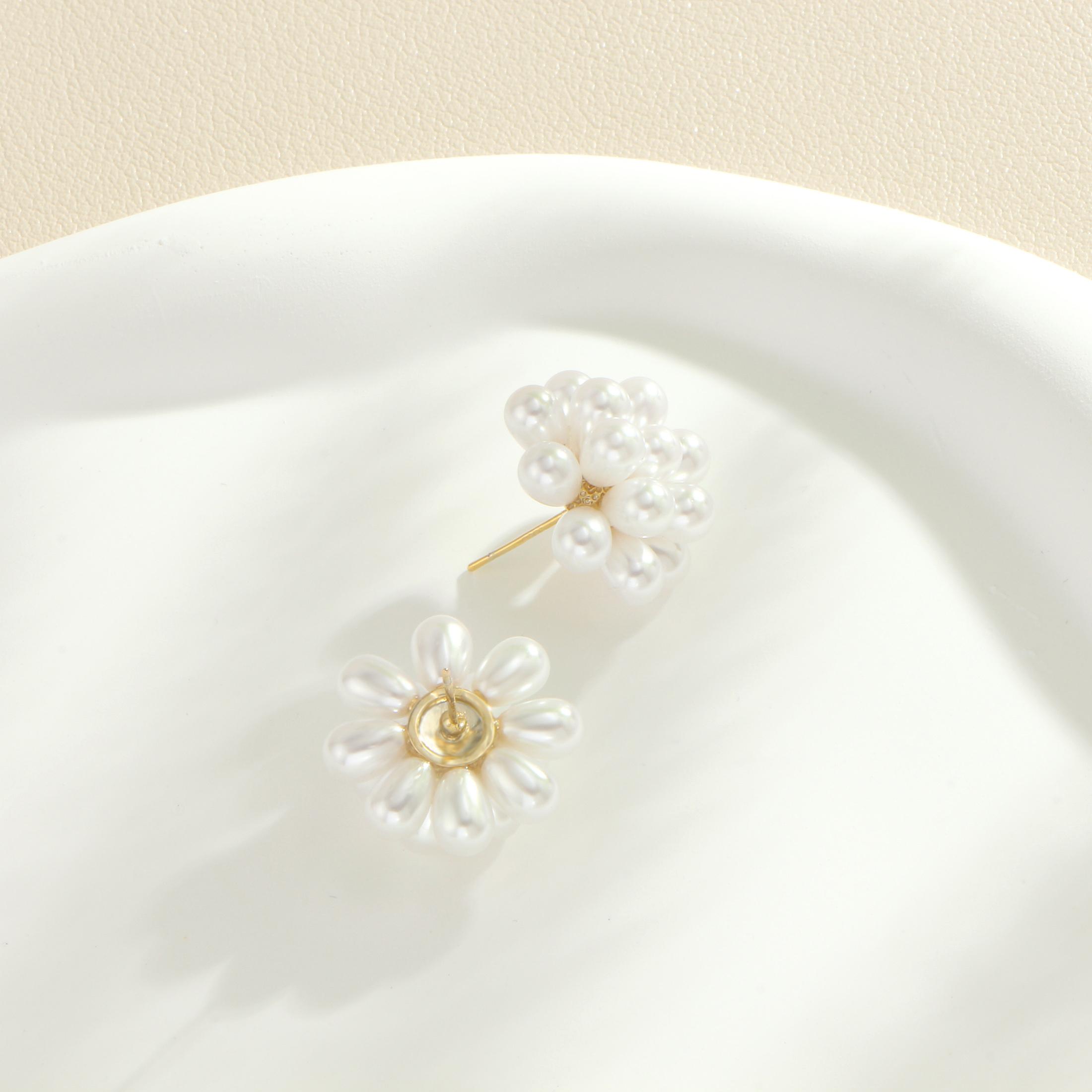 

Multi-pearl set delicate and elegant style women s pearl earrings copper hypoallergenic earrings for daily vacation золотой