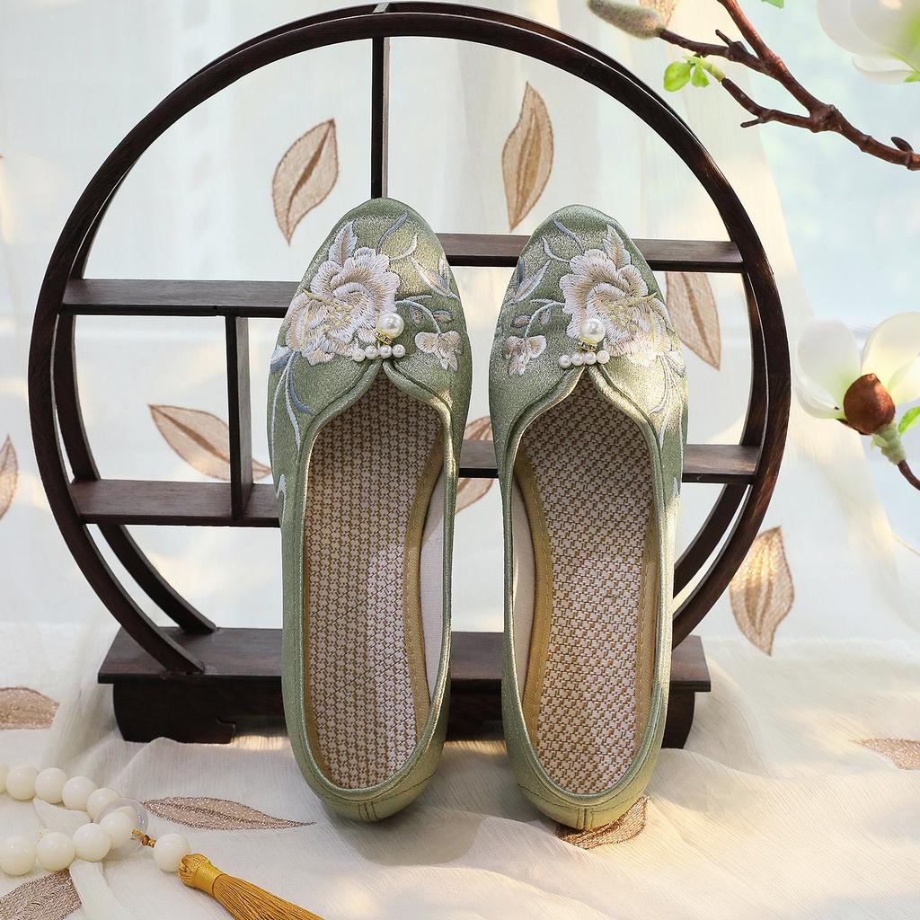Chunxiang, New Embroidered Shoes Women's Old Beijing Cloth Shoes Low-heeled Chinese Style Cheongsam Single Shoes Retro Pointed Shoes