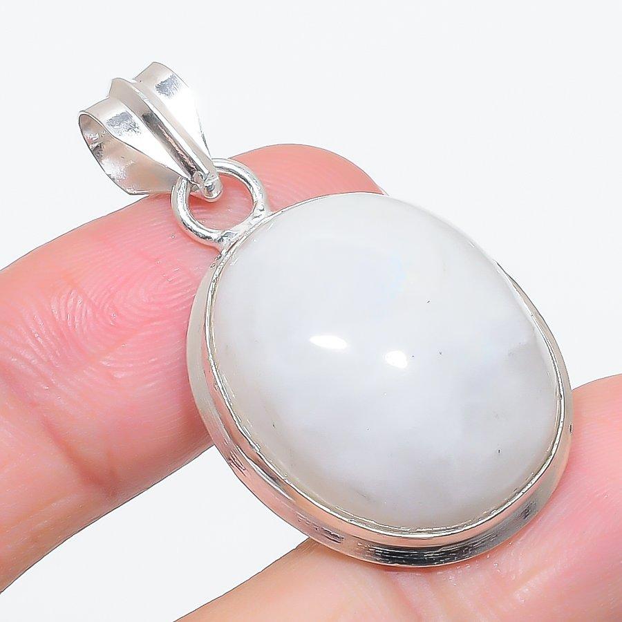 

Natural Moonstone Gemstone 925 Sterling Silver Jewelry Pendant 1.65 a4D42