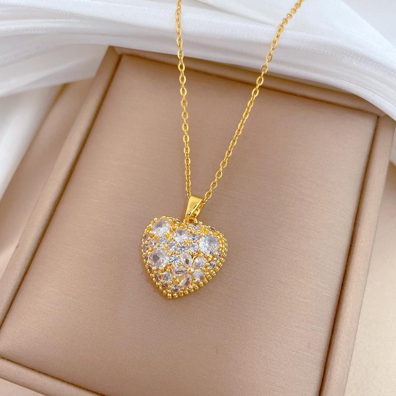 Women s Versatile Love Light Luxury Palace Style Necklace A510