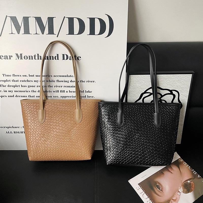 2026 Early Autumn Woven Texture Large Capacity Casual Tote Bag - Trendy Solid Color Single Shoulder Style