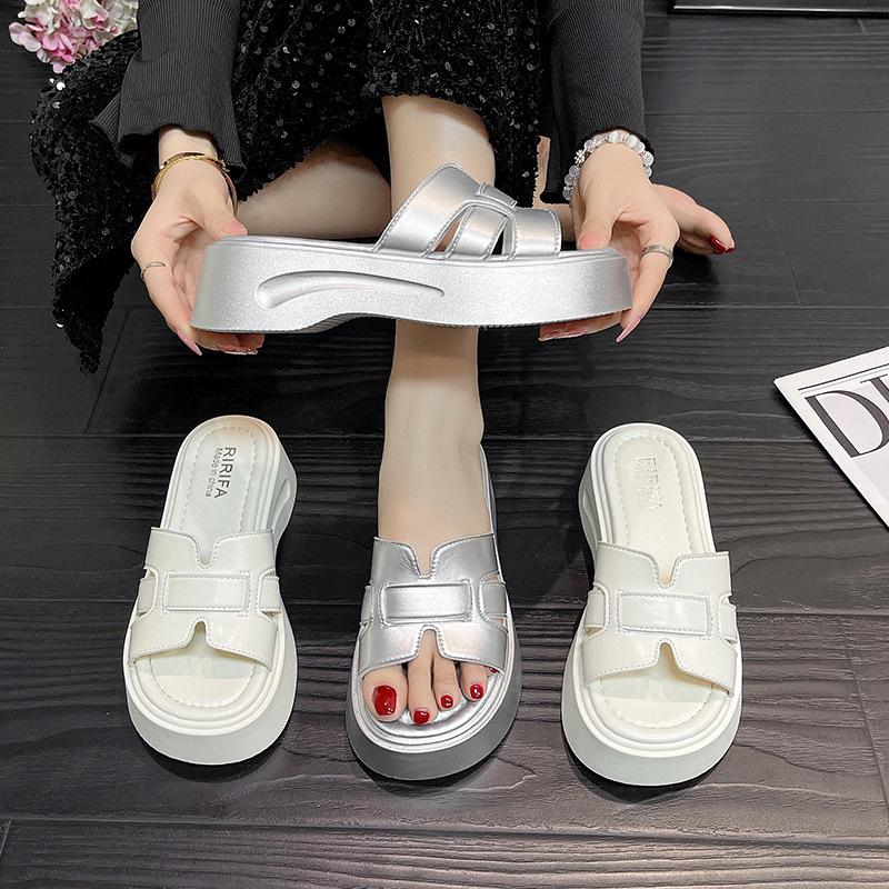 

Platform slippers women s summer wear high-end new silver sandals with skirts are beautiful and cool slippers 35