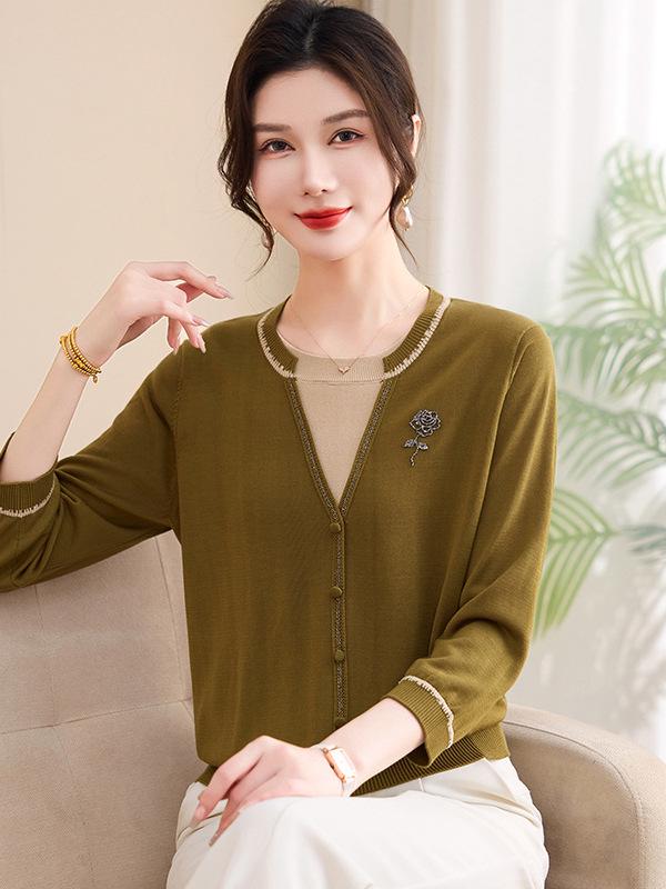 

Elegant V-Neck Knitwear for Women: Stylish Seven-Sleeve Top for Middle-Aged and Elderly 3XL (150-165 lbs)