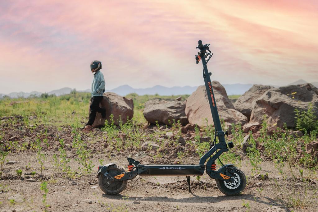 KuKirin G2 Master Dual Motor 52V 1000W×2 Electric Scooter – 60 km/h, Dual Drive, 10″ Pneumatic Tires, Dual Disc Brake, Hydraulic Suspension