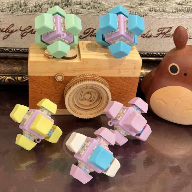 1Pcs 6 Key No Light Stress Relieving Keyboard Ball Fingertip Pressing Gift Toy Creative Stress Reliever Keychain Bags Decoration