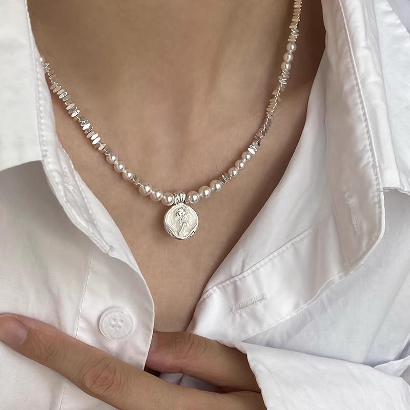 Elegant Pearl Rose Flower Clavicle Necklace for Women - New Style, Sweet, Light Luxury