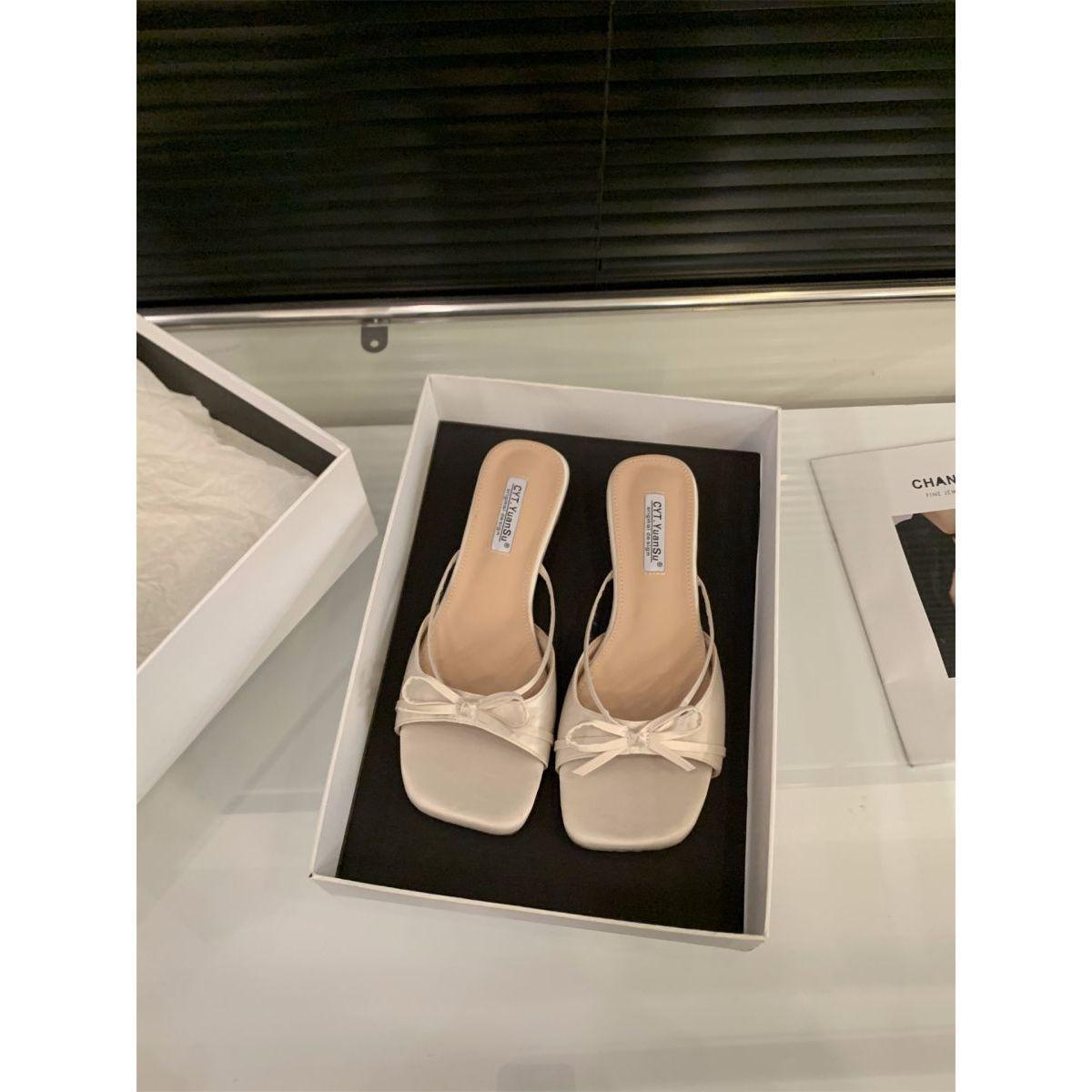 

Туфли на толстом каблуке с бантом, французские маленькие крутые тапочки, сказочная обувь для улицы, 2025 новый летний юбочный стиль, серебристые сандалии 40 абрикосовый