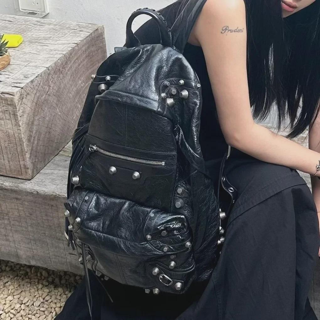 

2023 Модный рюкзак с темными заклепками и сумка через плечо для женщин чёрный