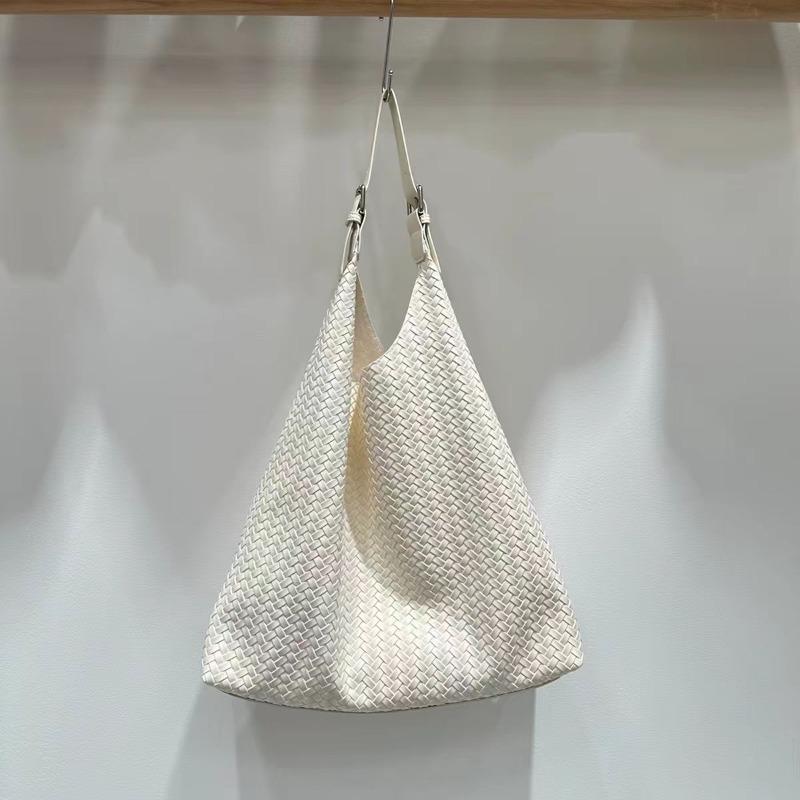 New fashionable versatile women s bag shoulder bag soft leather woven bag bucket bag large capacity tote bag