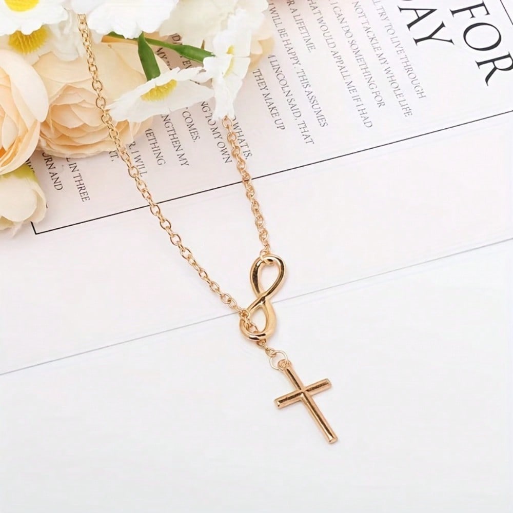 1 Pièce de Collier Croix Nombre Chanceux 8, Collier Court Simple et de Niche, Bijou Polyvalent Pour le Quotidien Décontracté
