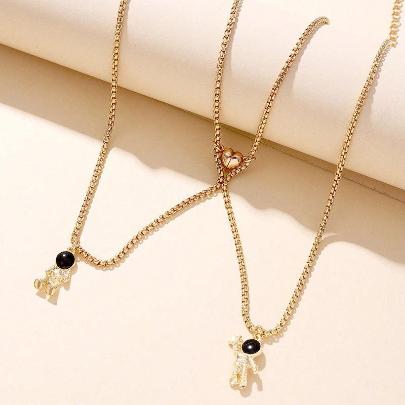 Fashion Spaceman Magnetic Attraction Couple Necklaces Friendship Jewelry Astronaut Magnet Lovers Necklace for Women Men Gift