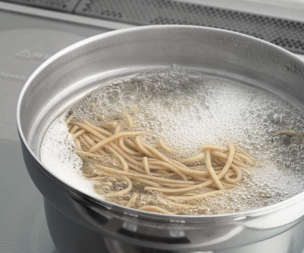 Yoshikawa Overflow Resistant Saucepan, 16cm, 2.1L, with Lid and Draining Function, Kurumentei, Tsubame-Sanjo, Made In Japan, SJ3199