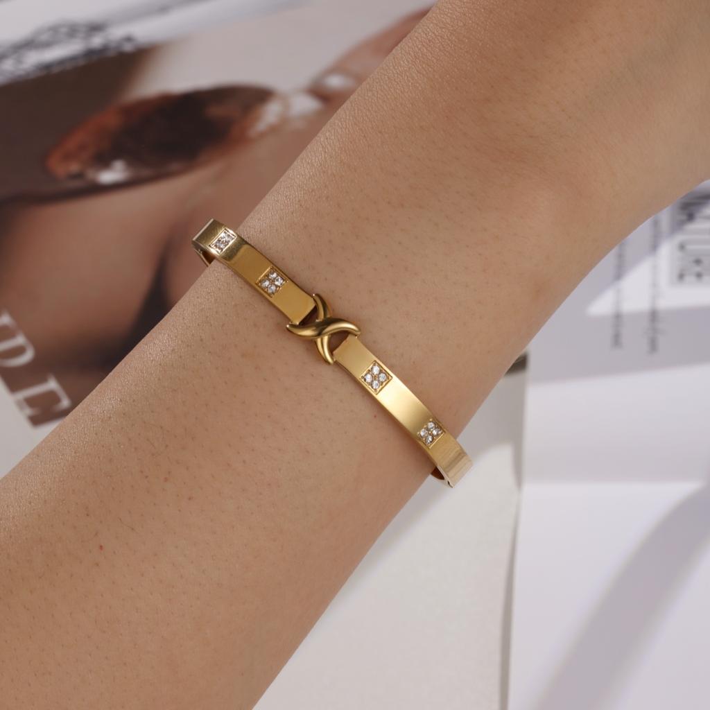 Htpwe Stainless Steel Letter X Inlaid Zirconium Bracelet Women Plated 18k Gold Couple Holiday Gift Bracelet Party Daily Zircon