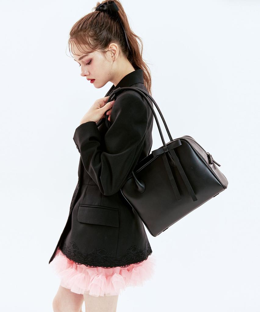 Bowtique Monica Italian Leather Shoulder Bag_Black